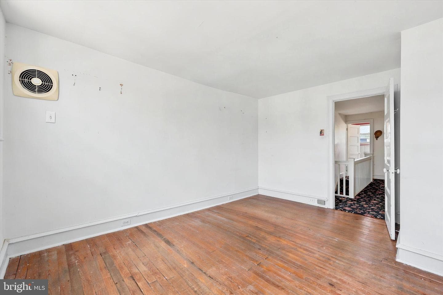 118 N Essex Avenue photo 19