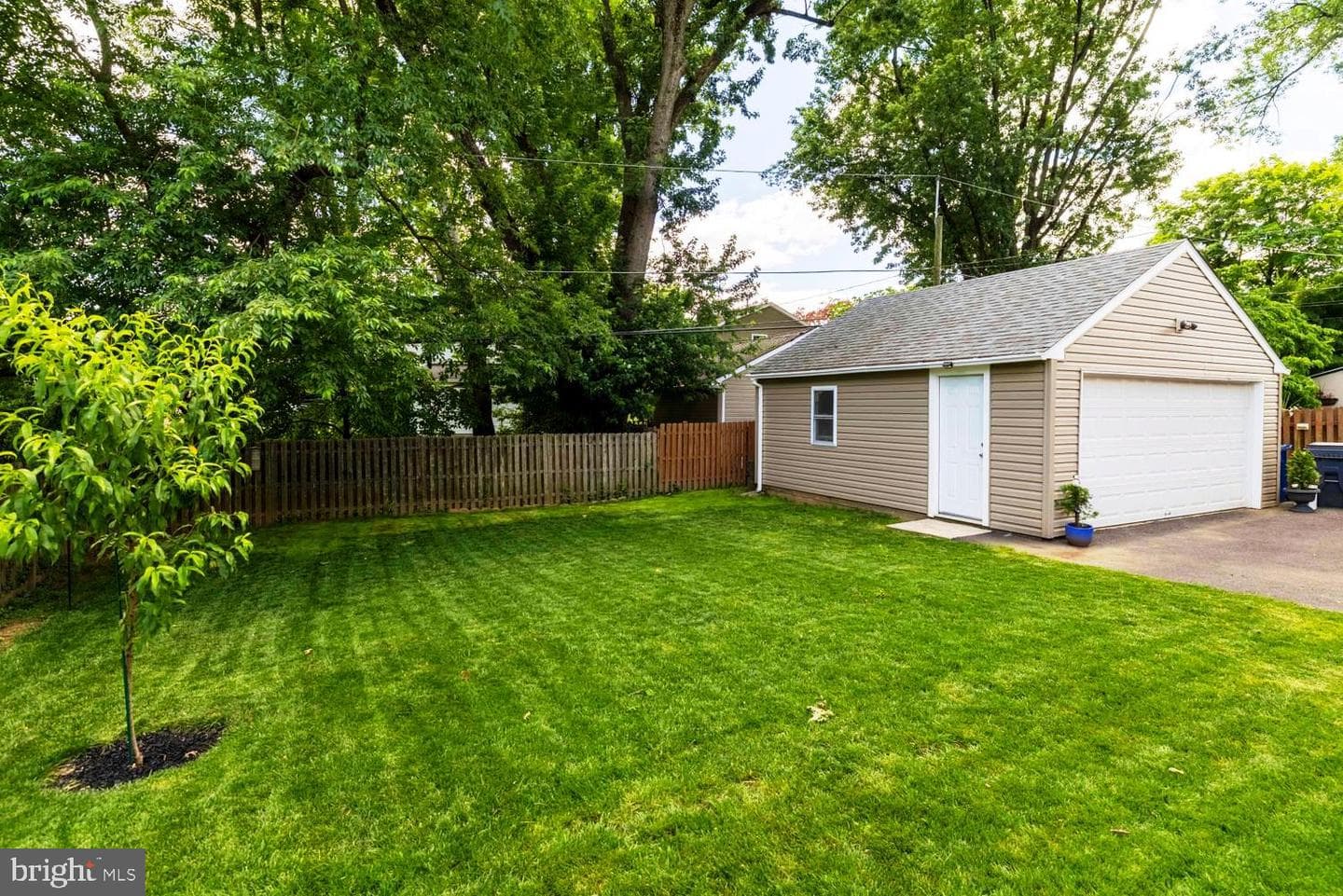 643 Edgley Avenue photo 30