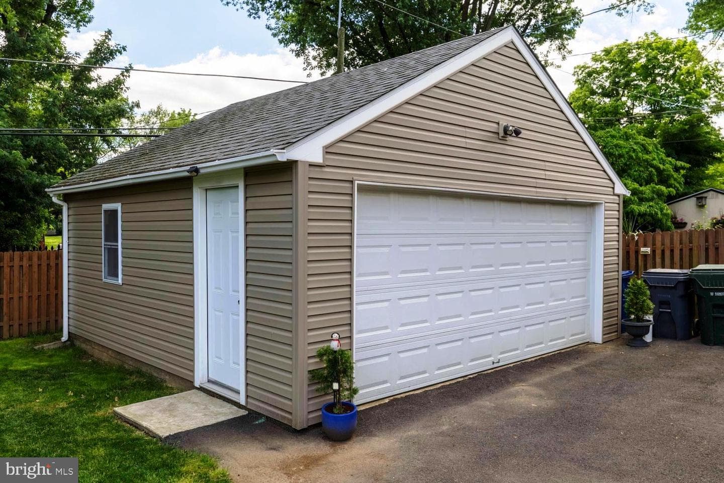 643 Edgley Avenue photo 37