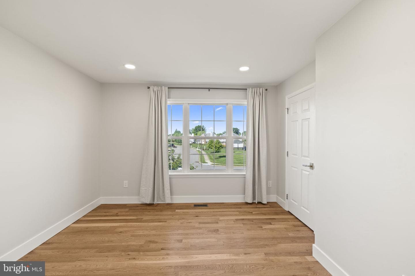 703 Gregory Drive photo 32