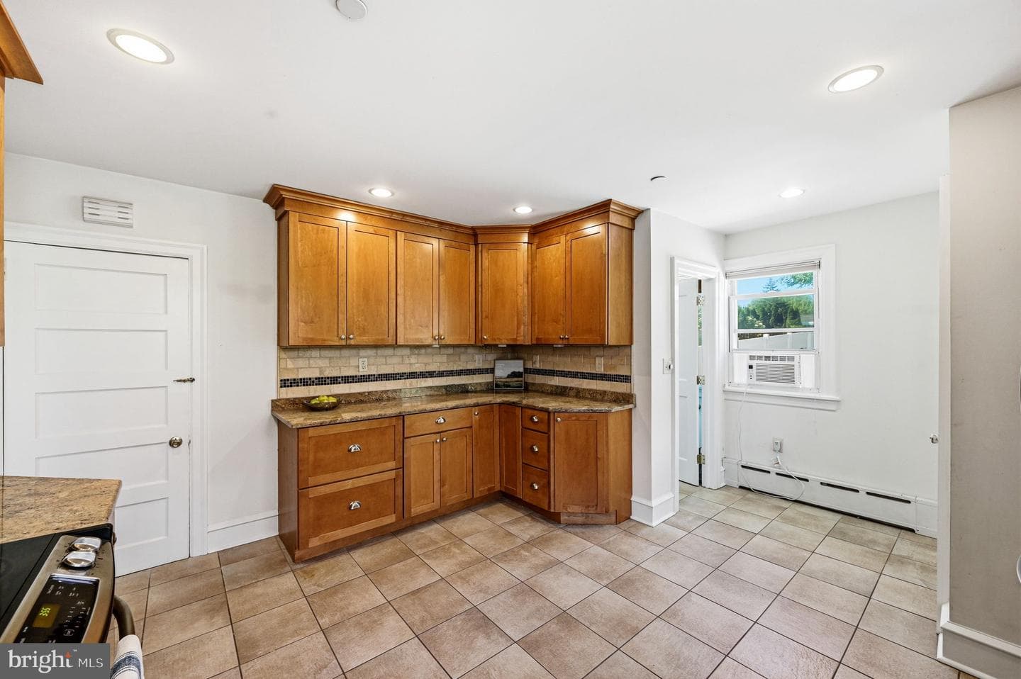 32 W Montgomery Avenue photo 11