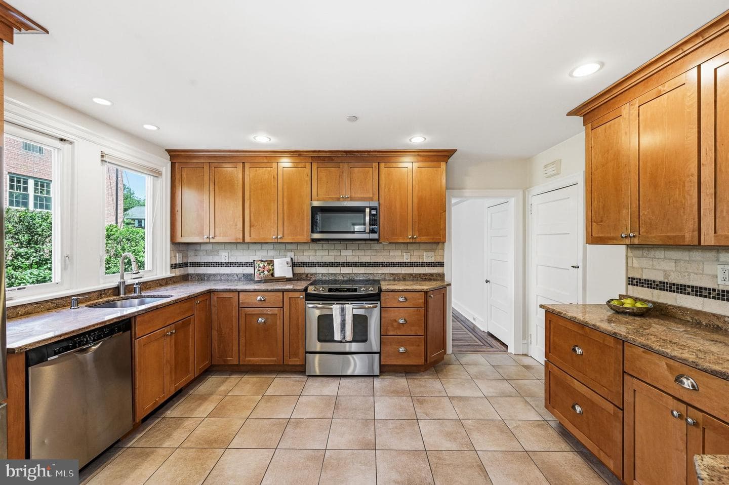 32 W Montgomery Avenue photo 8