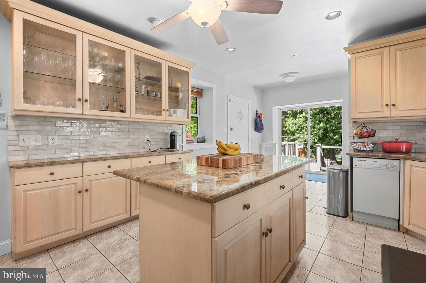 22 Maple Avenue photo 11