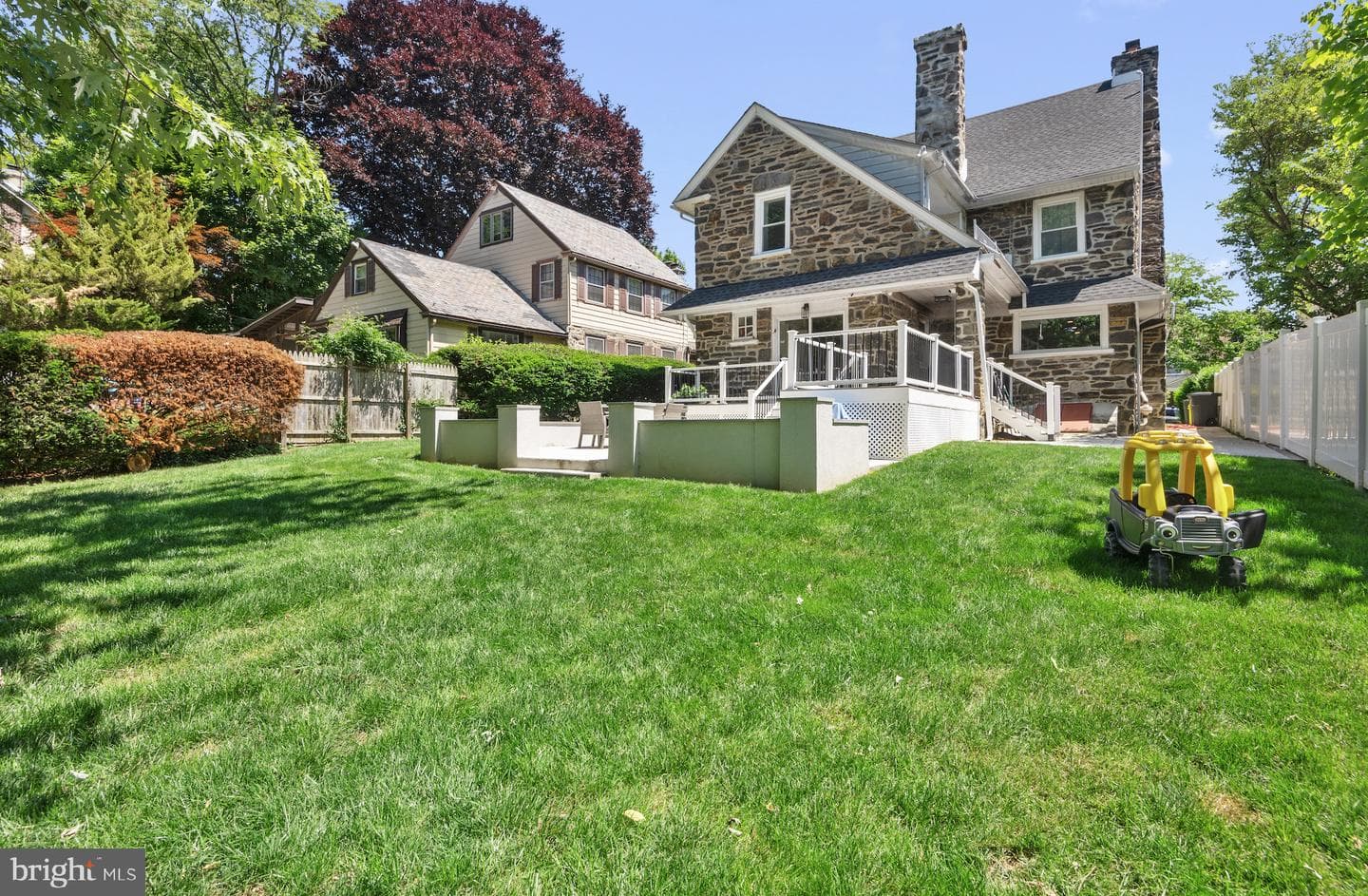 22 Maple Avenue photo 32