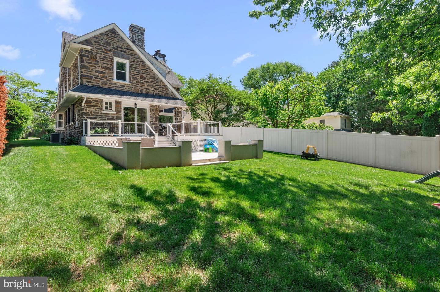 22 Maple Avenue photo 34