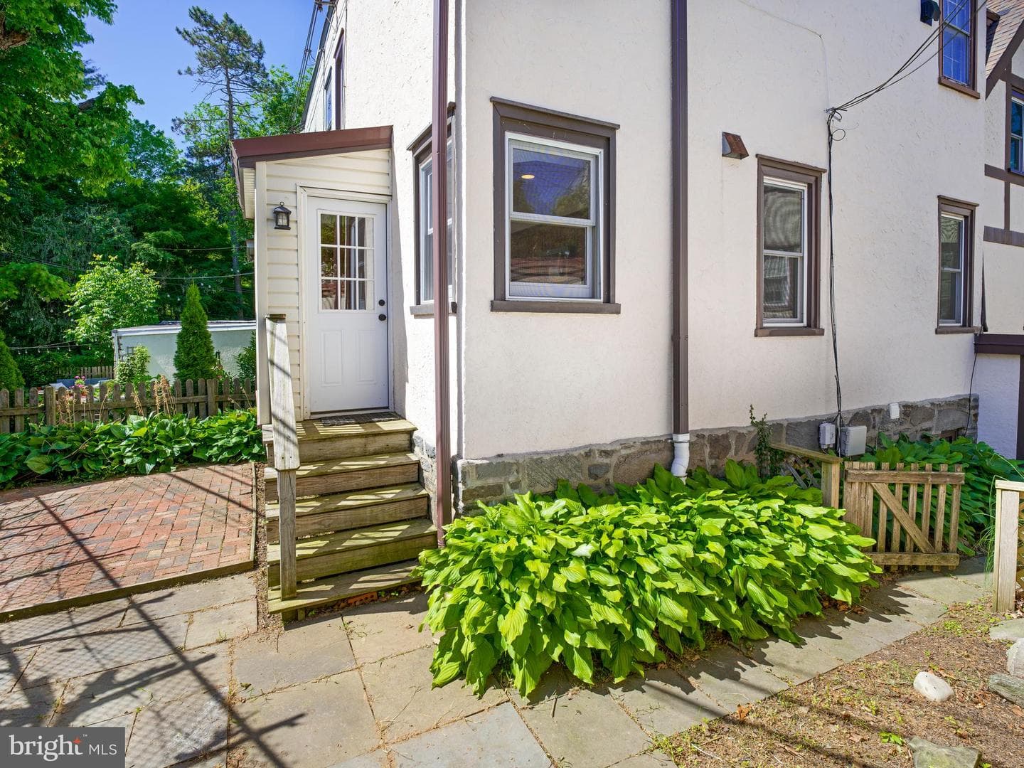 525 Kenilworth Road photo 9