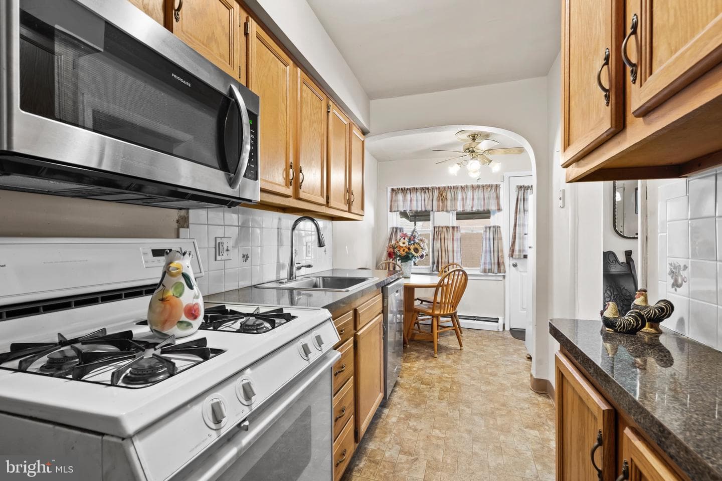 242 Henley Road photo 10