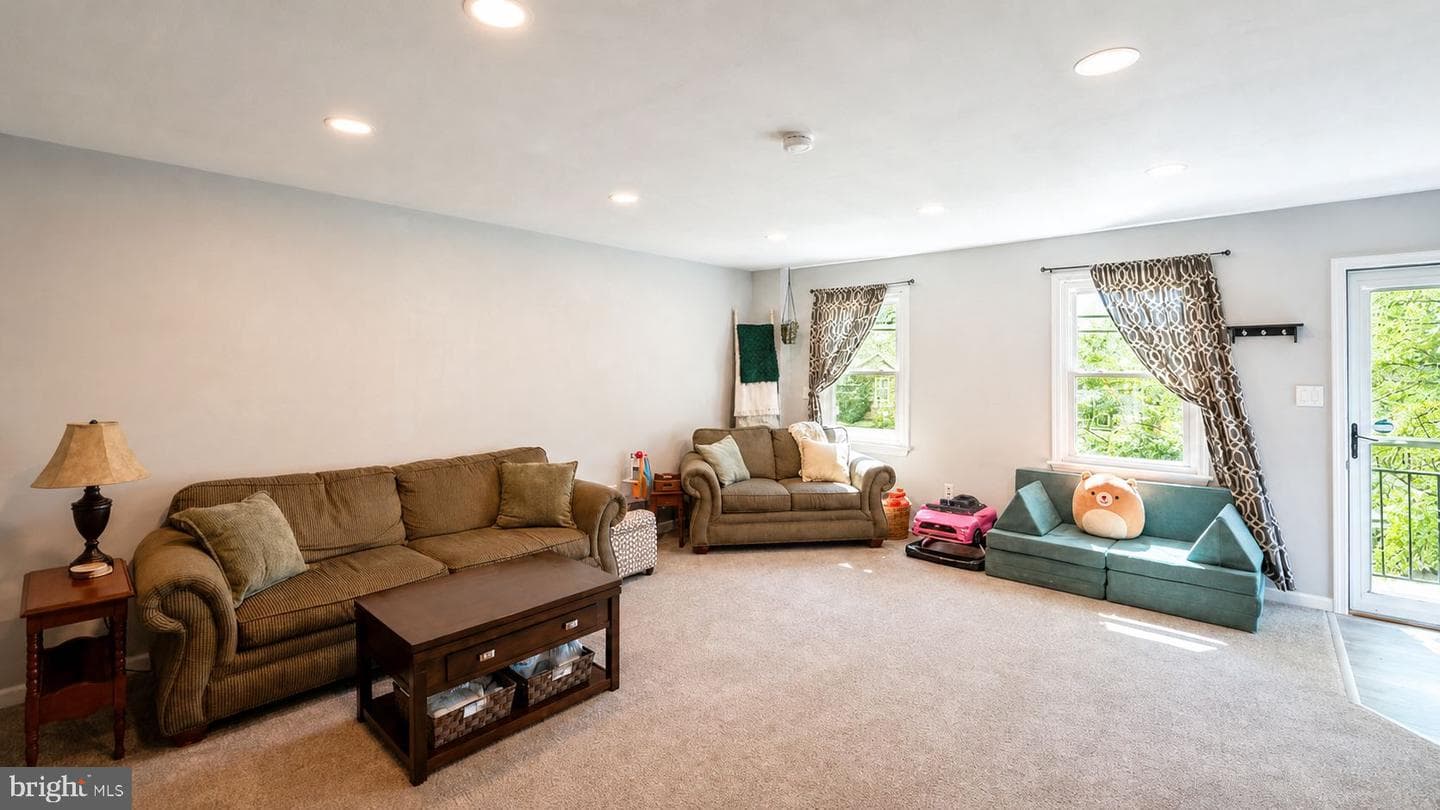 637 Willow Street photo 8