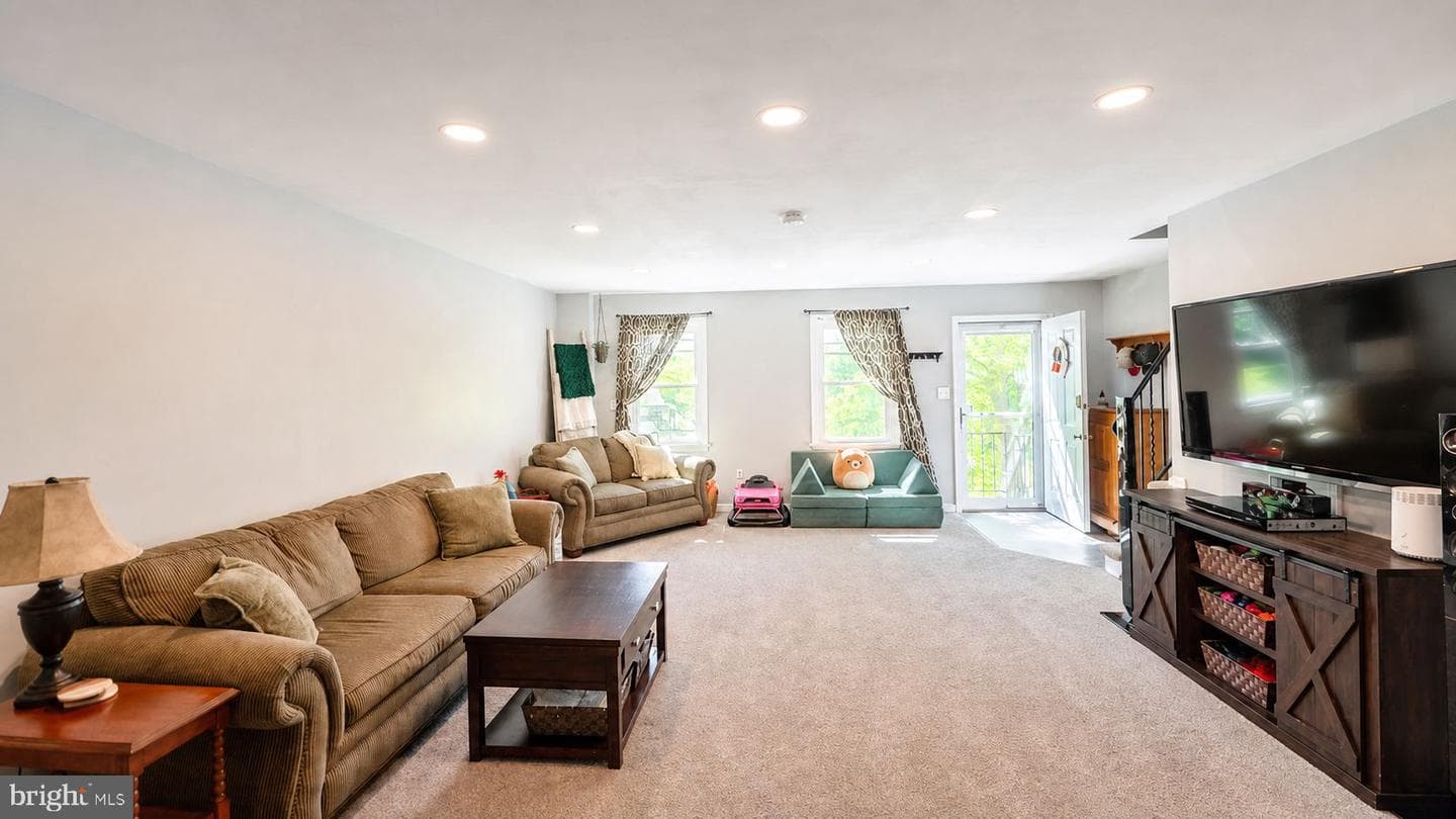 637 Willow Street photo 9