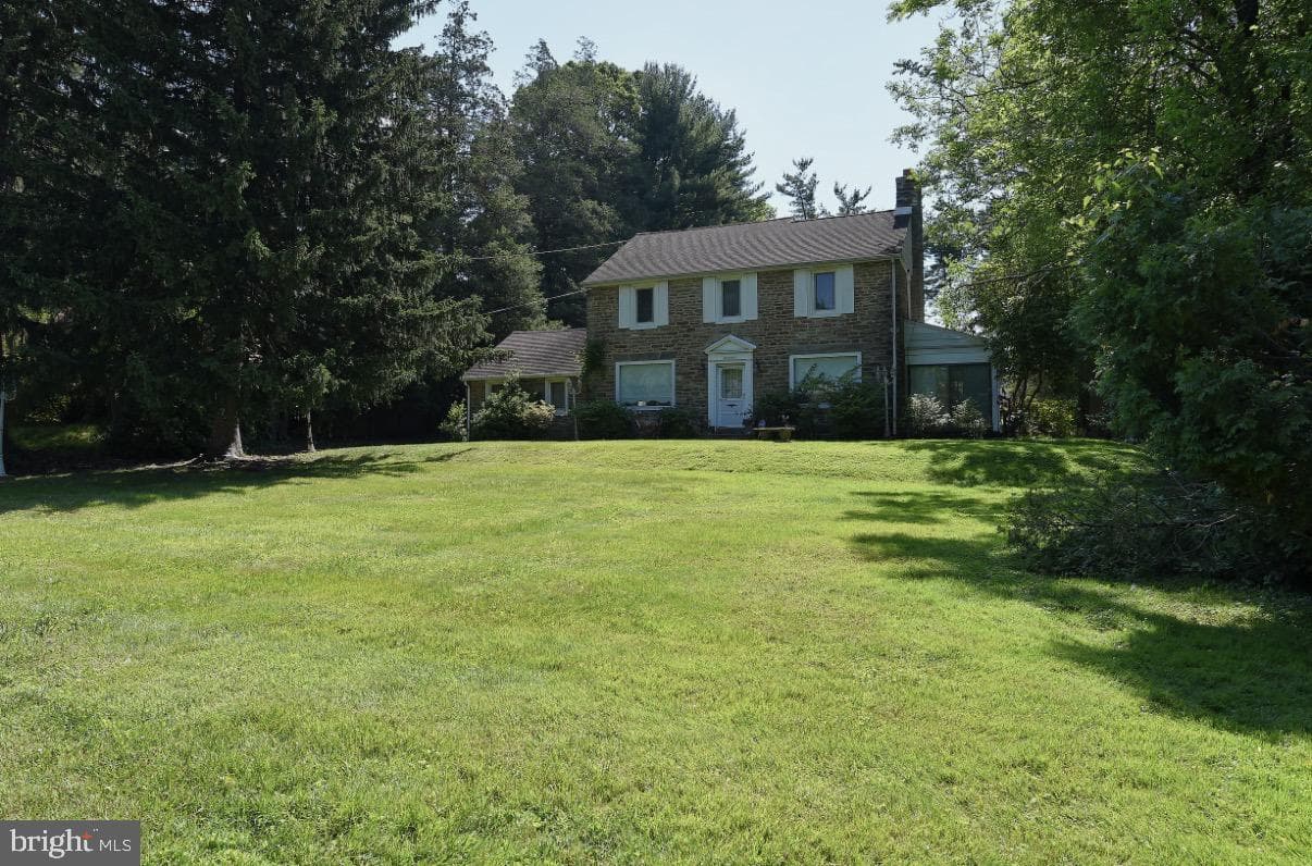 8231 New Second St, Elkins Park