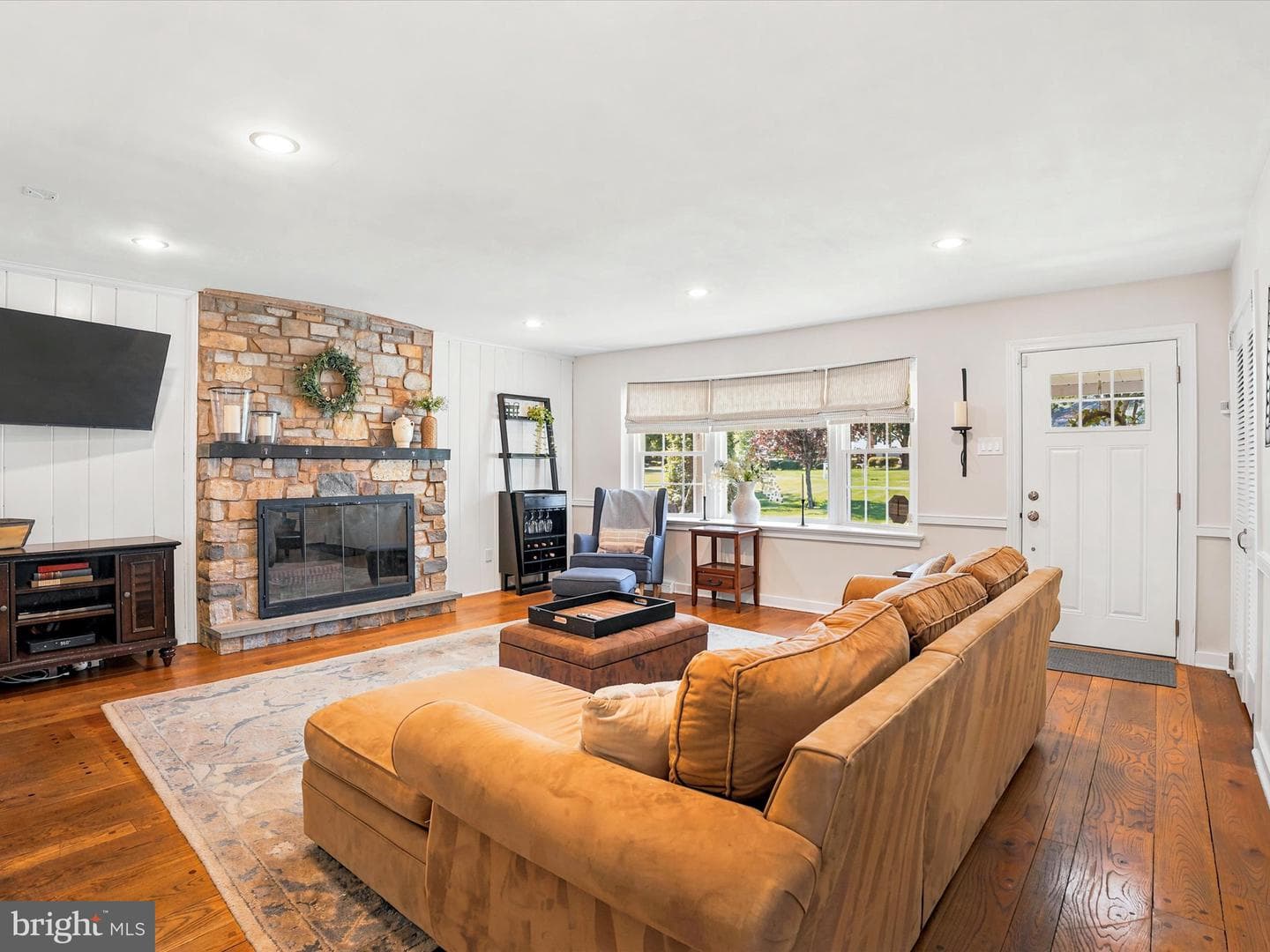 1420 Manor Lane photo 4