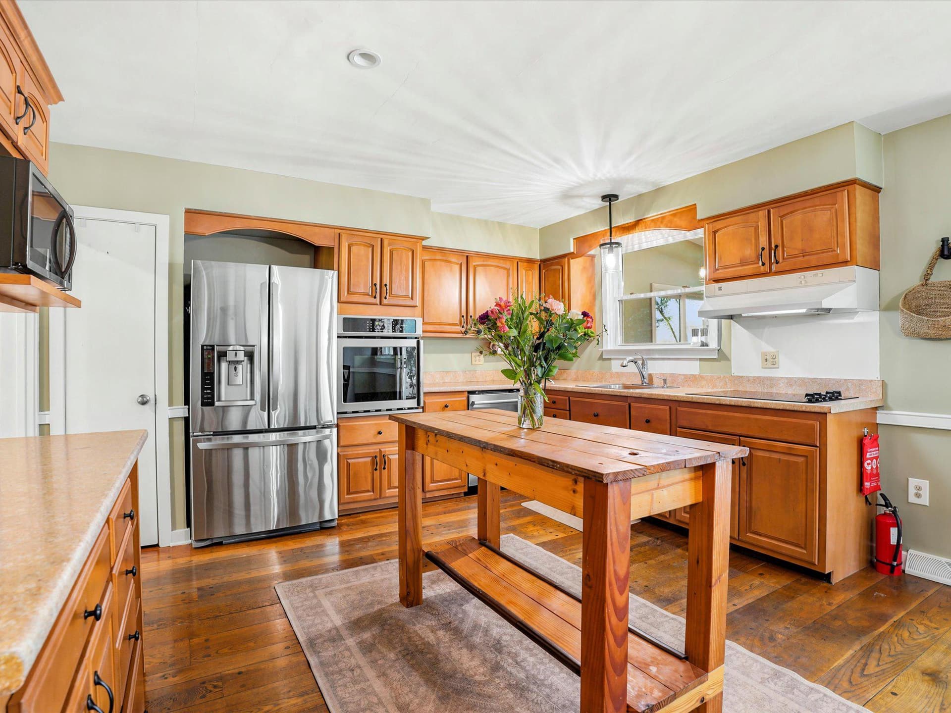 1420 Manor Lane photo 8