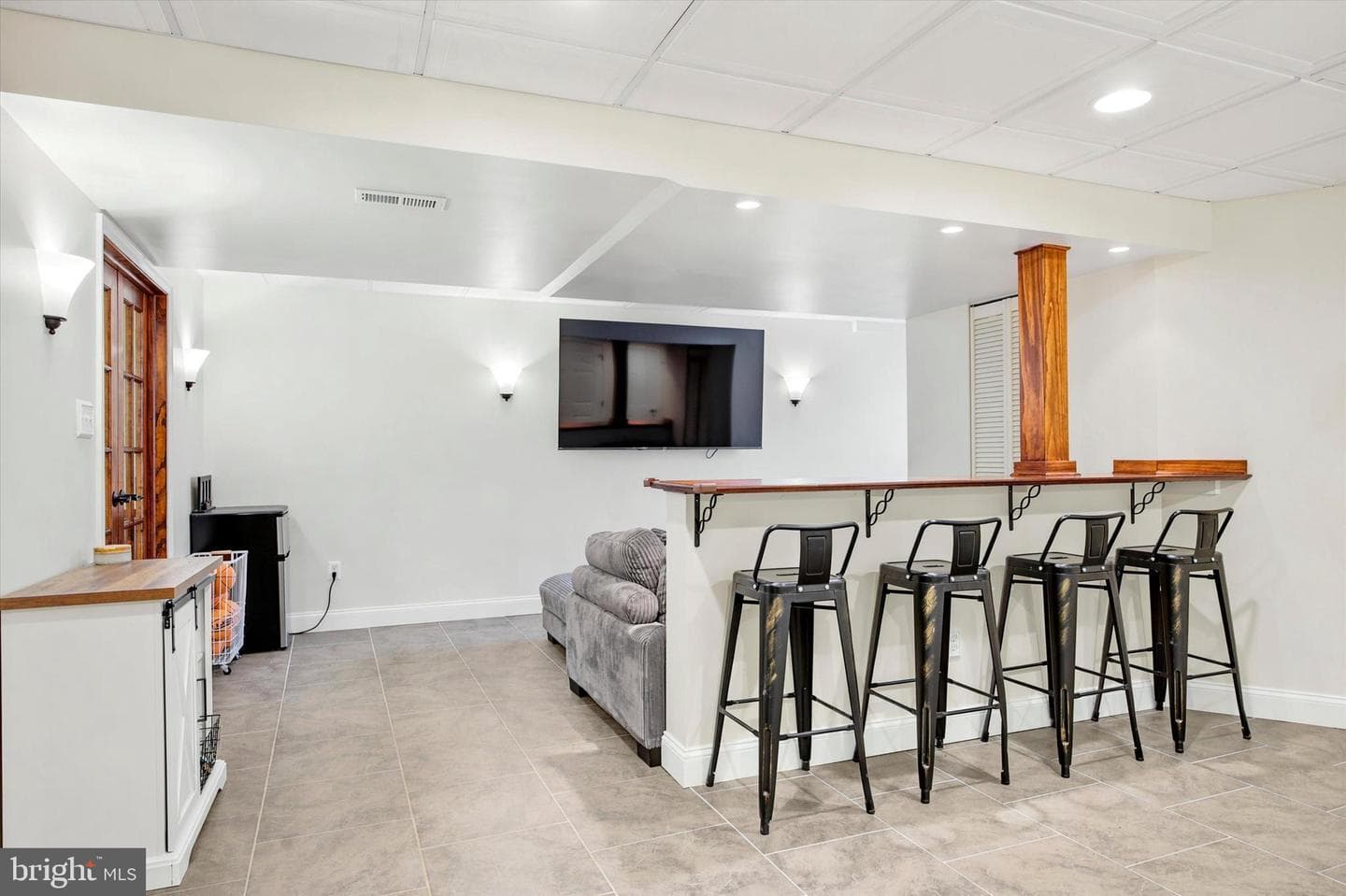 810 Elizabeth Court photo 25