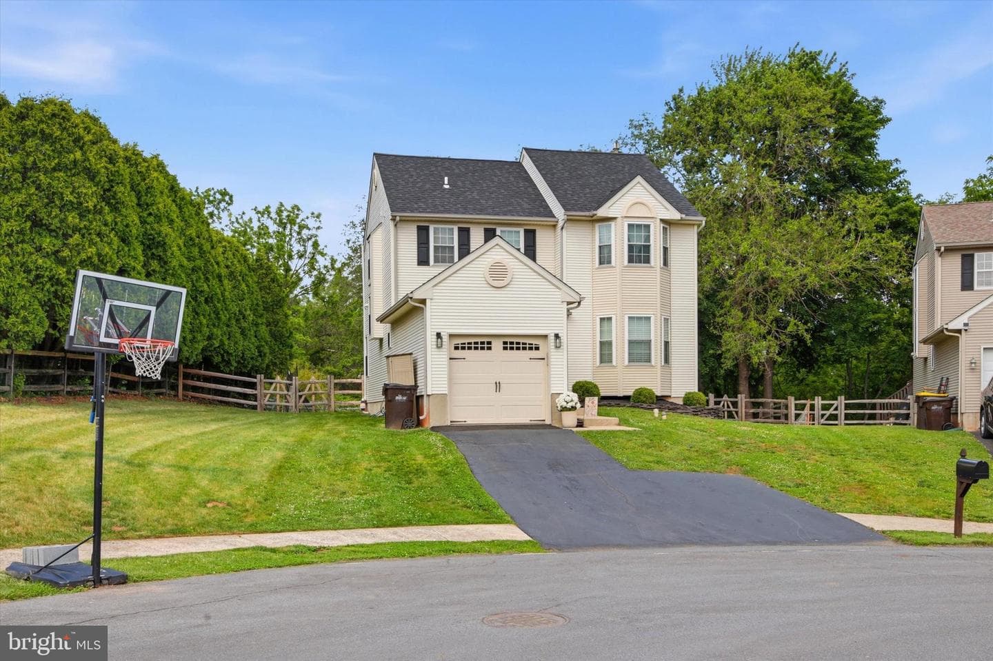 810 Elizabeth Court photo 3