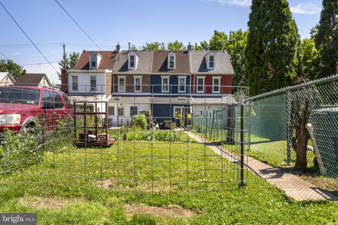 851 Queen Street photo 20
