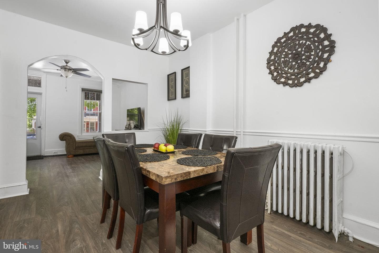 851 Queen Street photo 6
