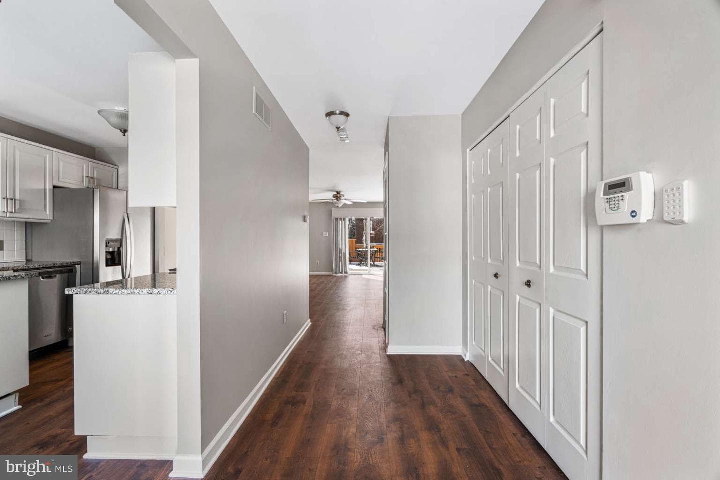 110 Pin Oak Court photo 2