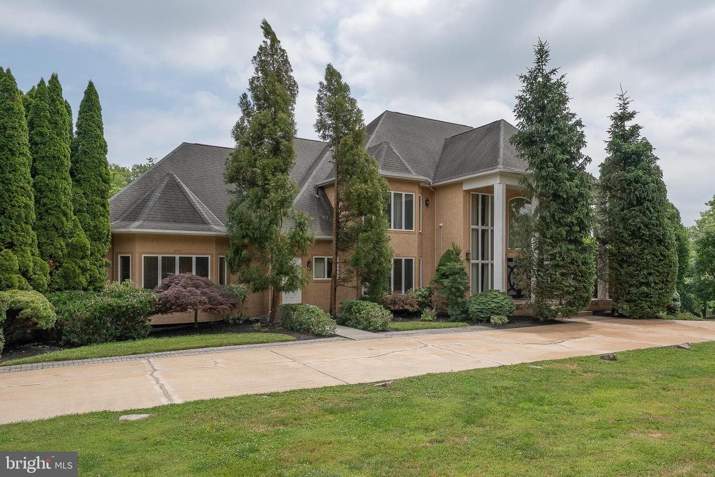 1041 Herkness Drive, Meadowbrook