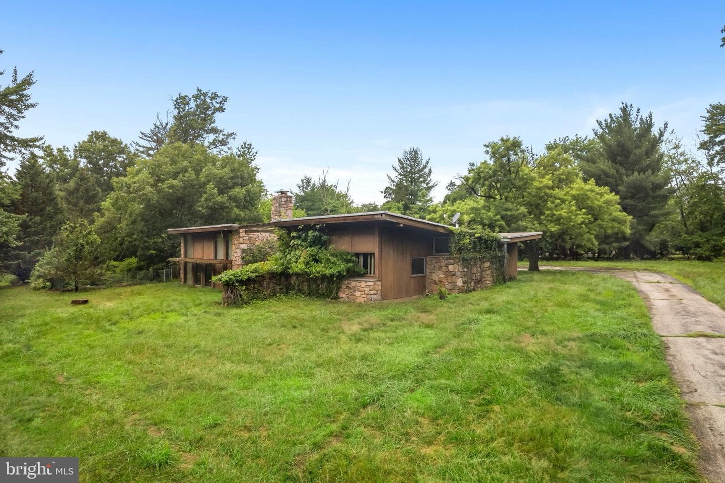 2935 Whitehall Road photo 5