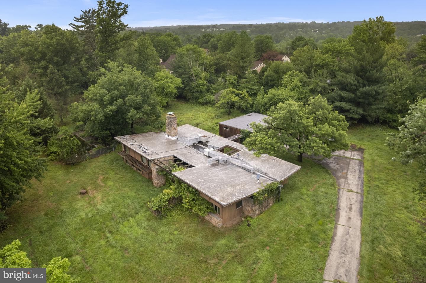 2935 Whitehall Road photo 6