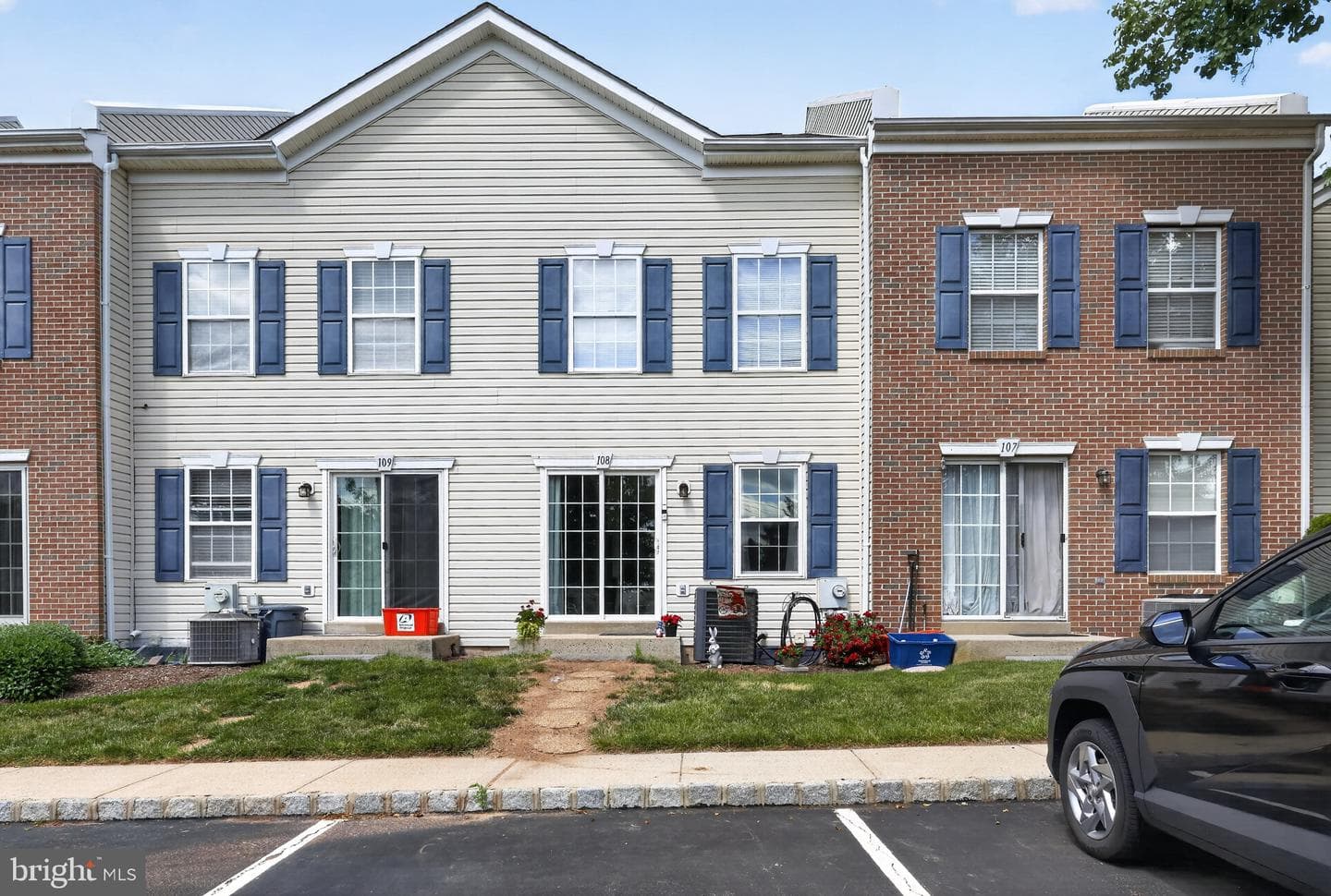 108 Durham Court photo 2