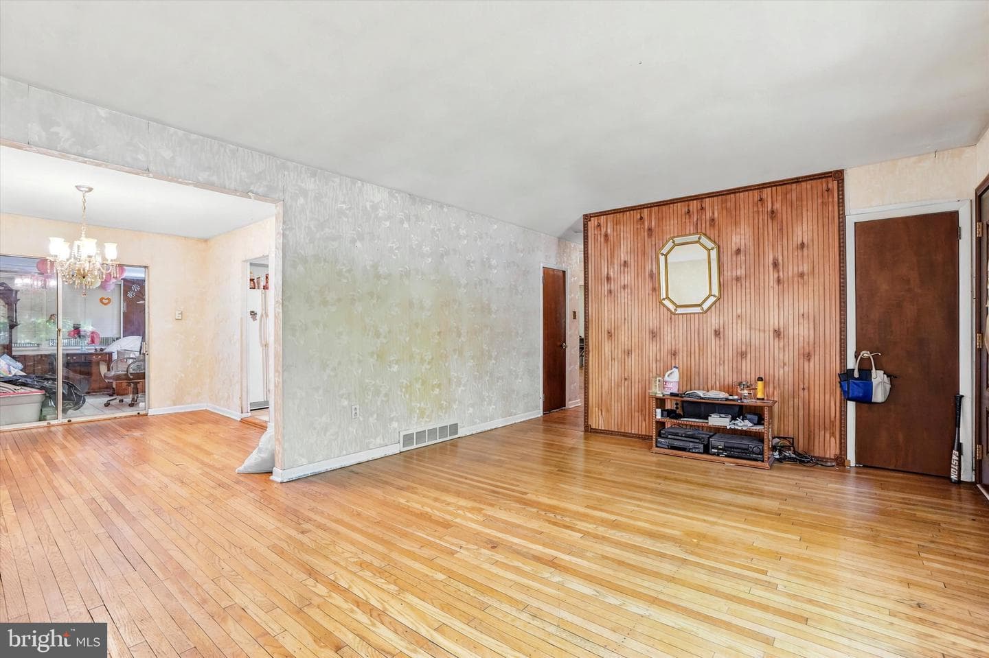 858 Hilldale Road photo 4