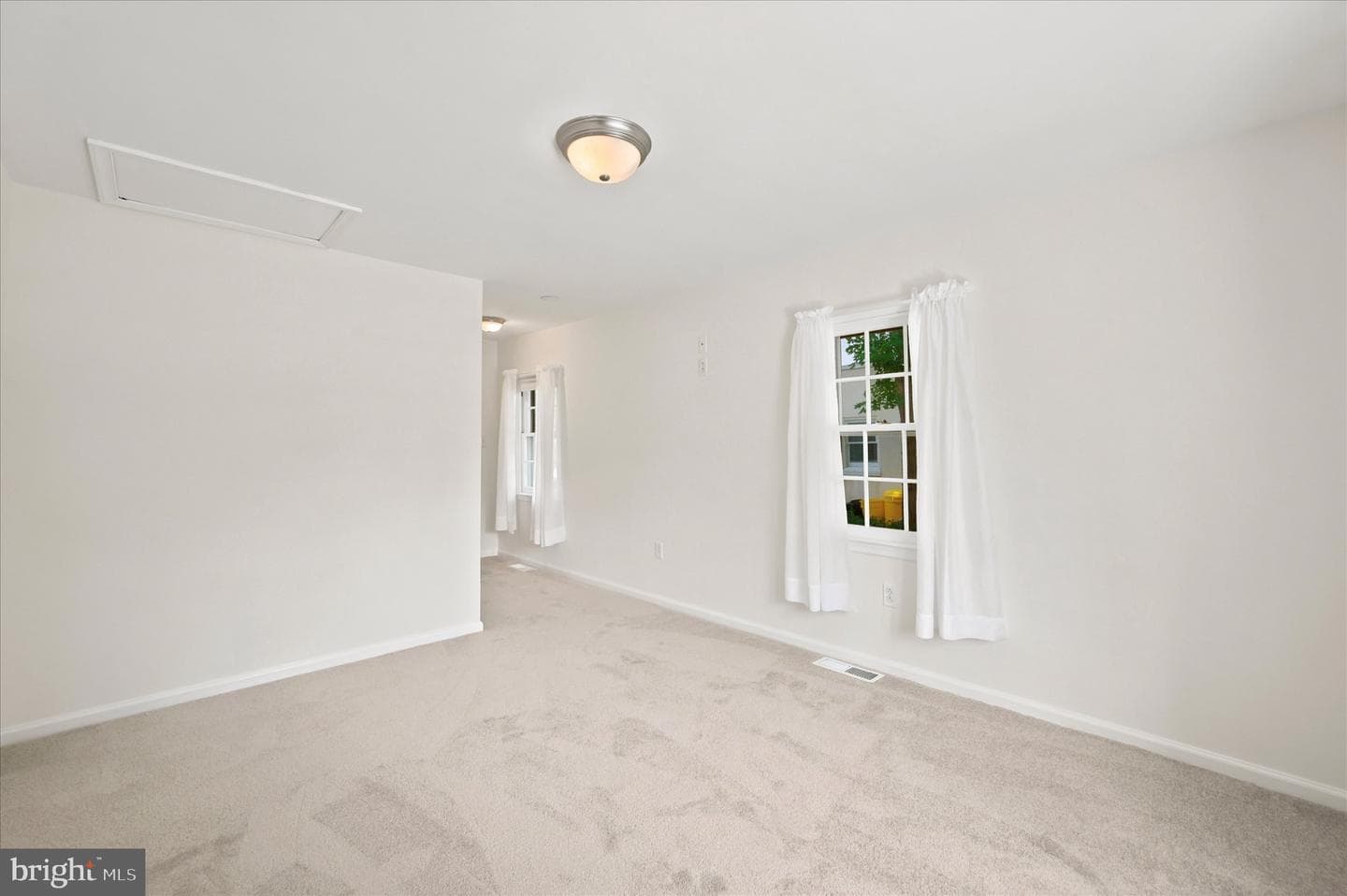 901 E Mermaid photo 19