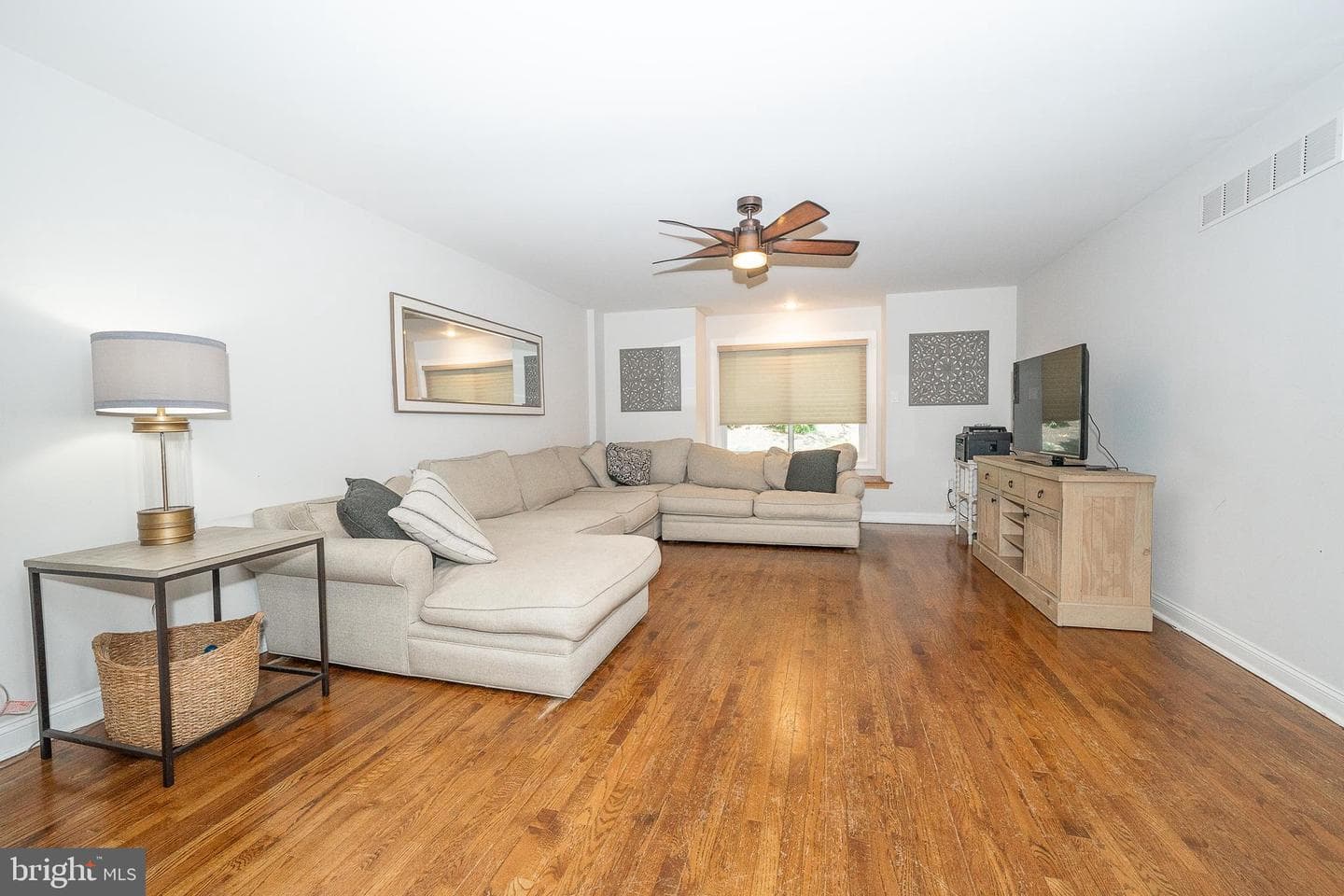 1551 Washington Lane photo 4