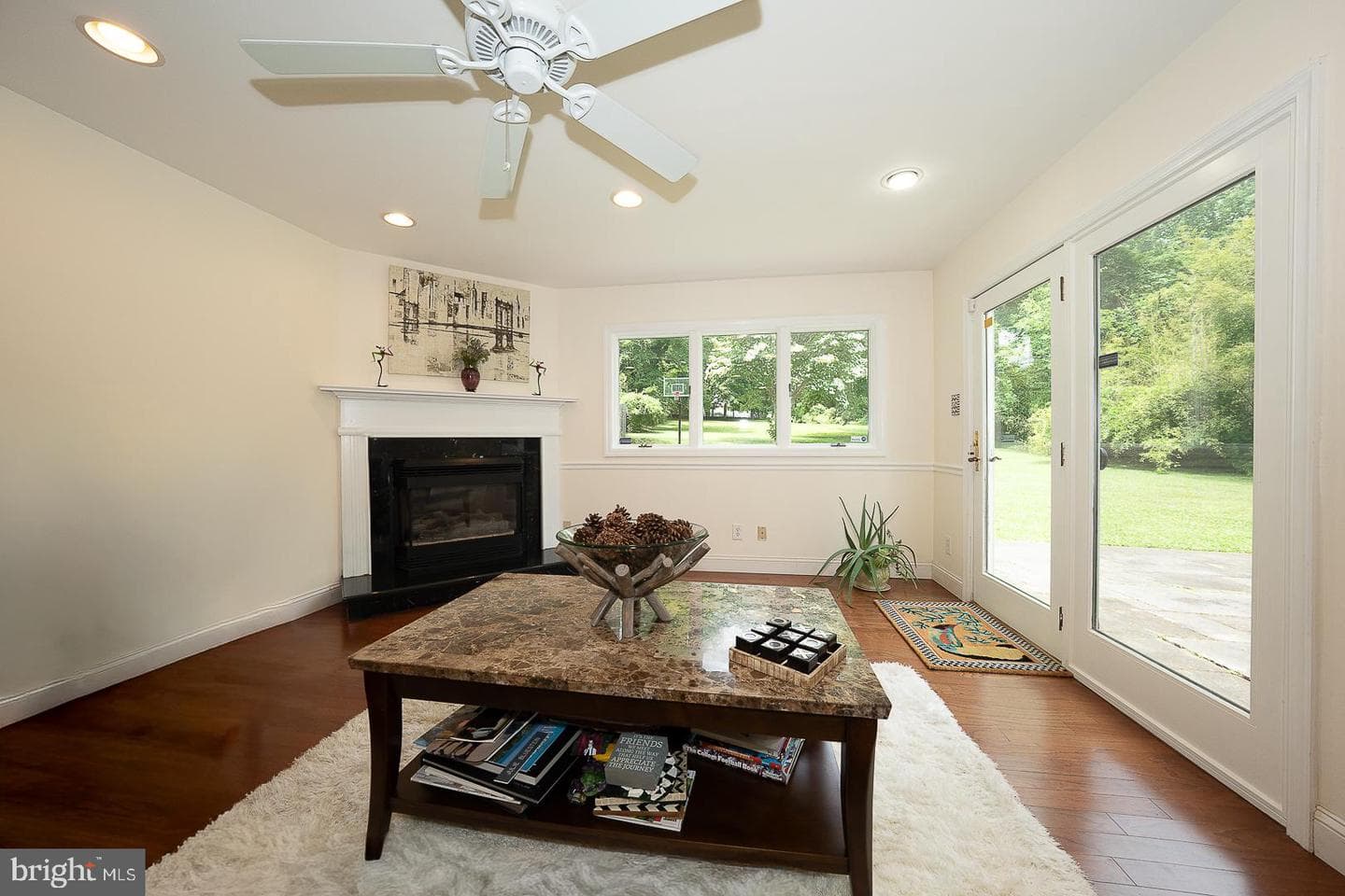 1130 N Woodbine Avenue photo 12