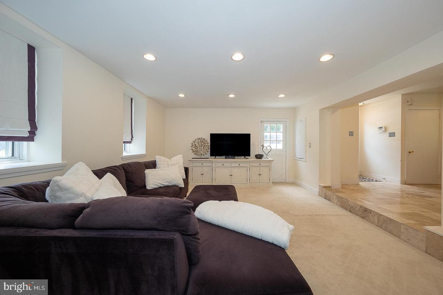 1130 N Woodbine Avenue photo 13
