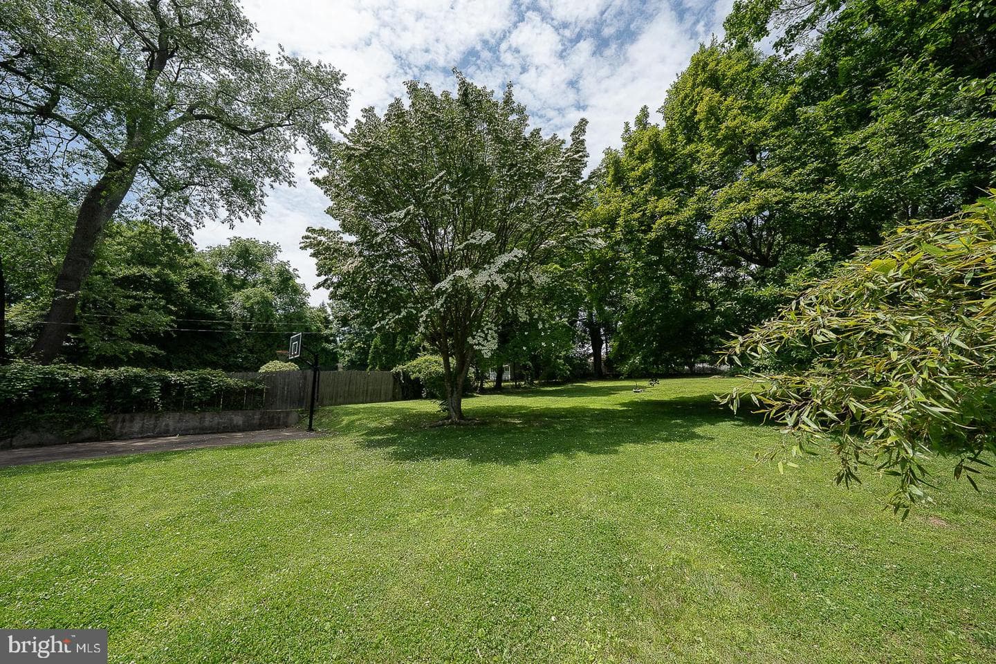 1130 N Woodbine Avenue photo 30