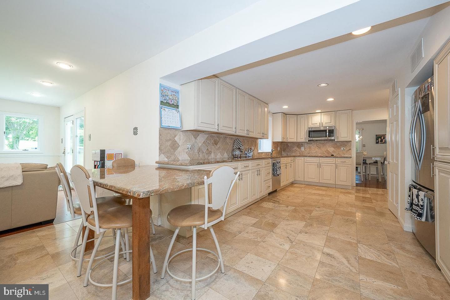 1130 N Woodbine Avenue photo 8