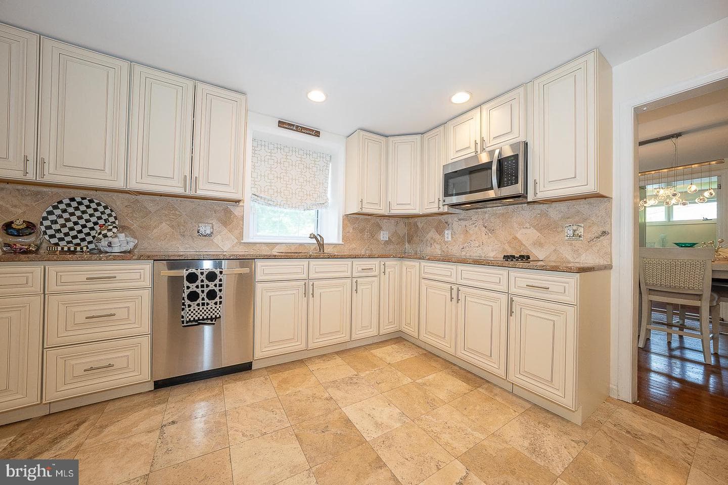 1130 N Woodbine Avenue photo 9