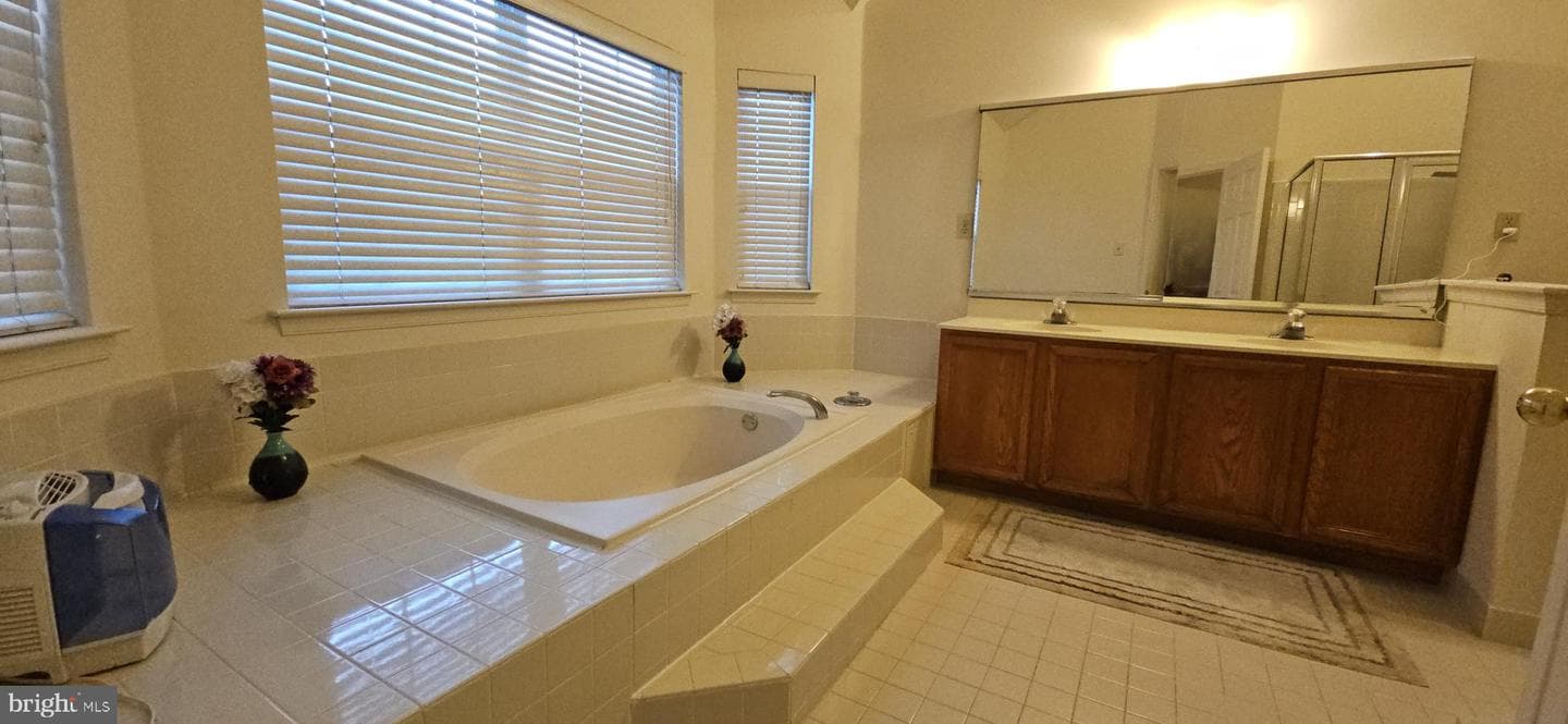 101 Tennyson Lane photo 39
