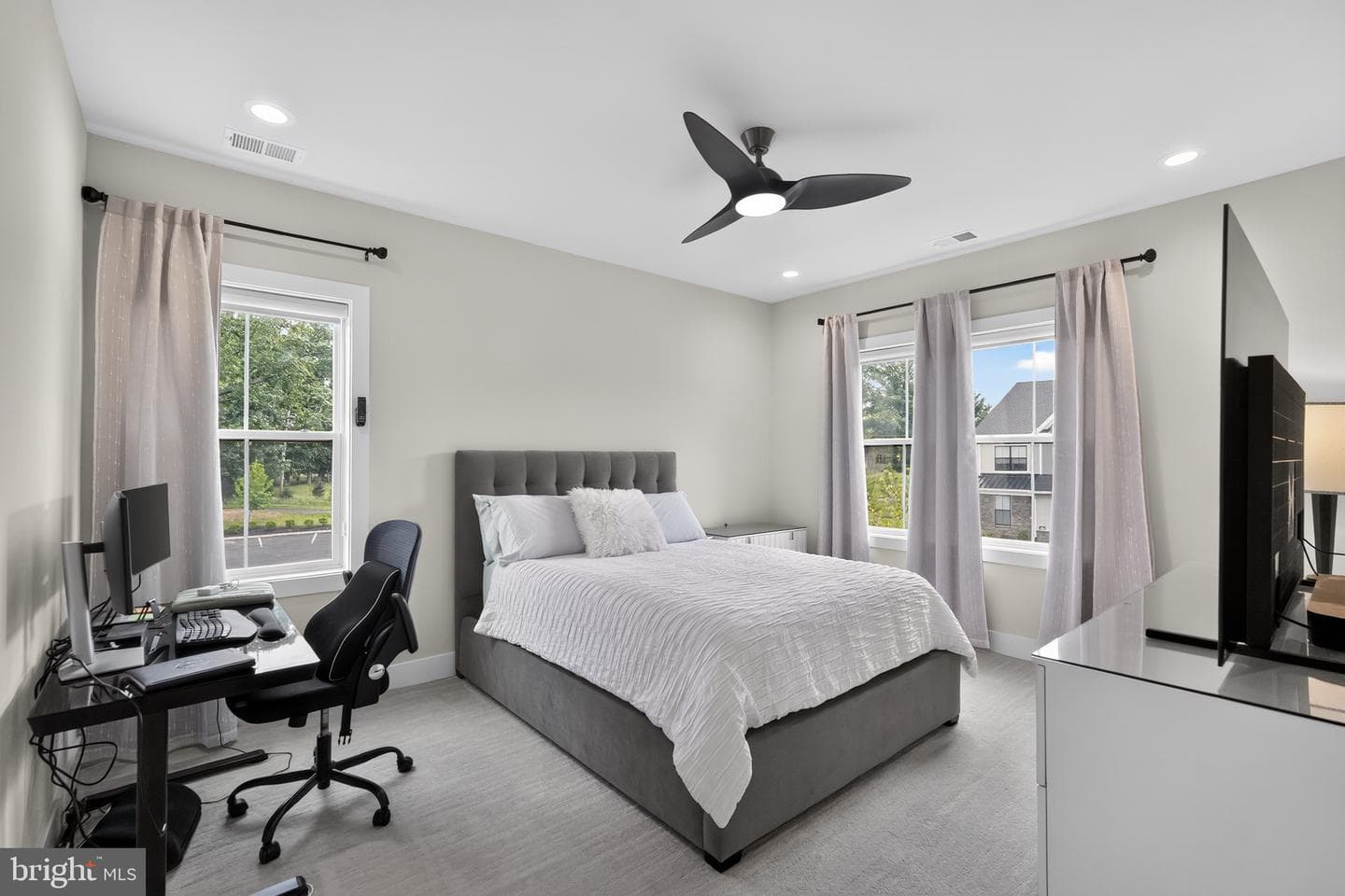 1100 Hewes Street photo 17