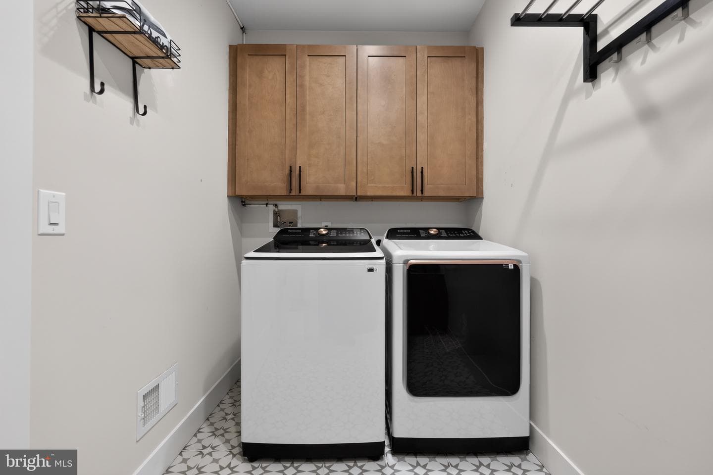 1100 Hewes Street photo 21