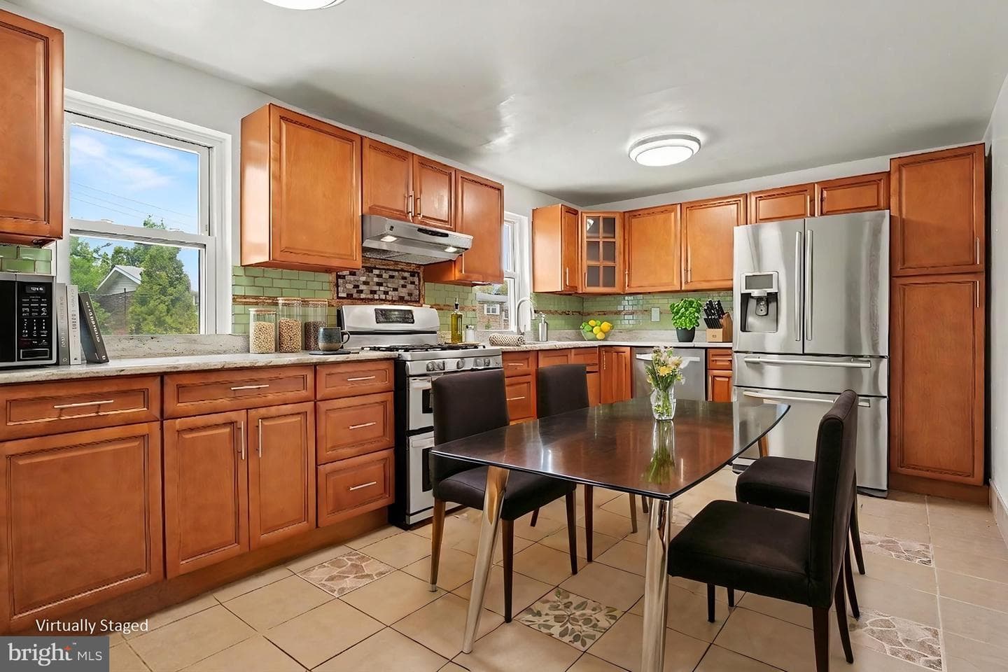 653 Franklin Street photo 11