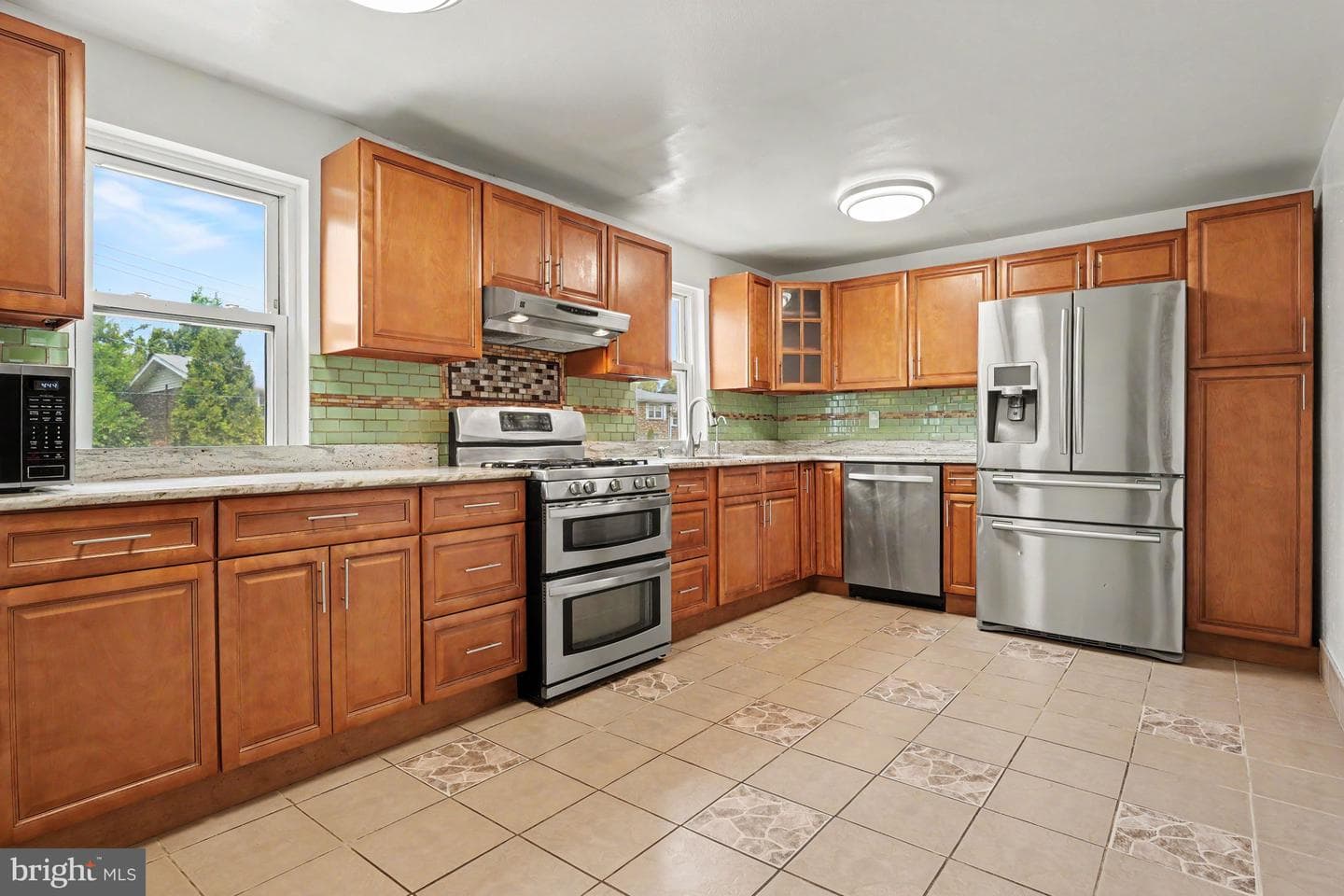 653 Franklin Street photo 12