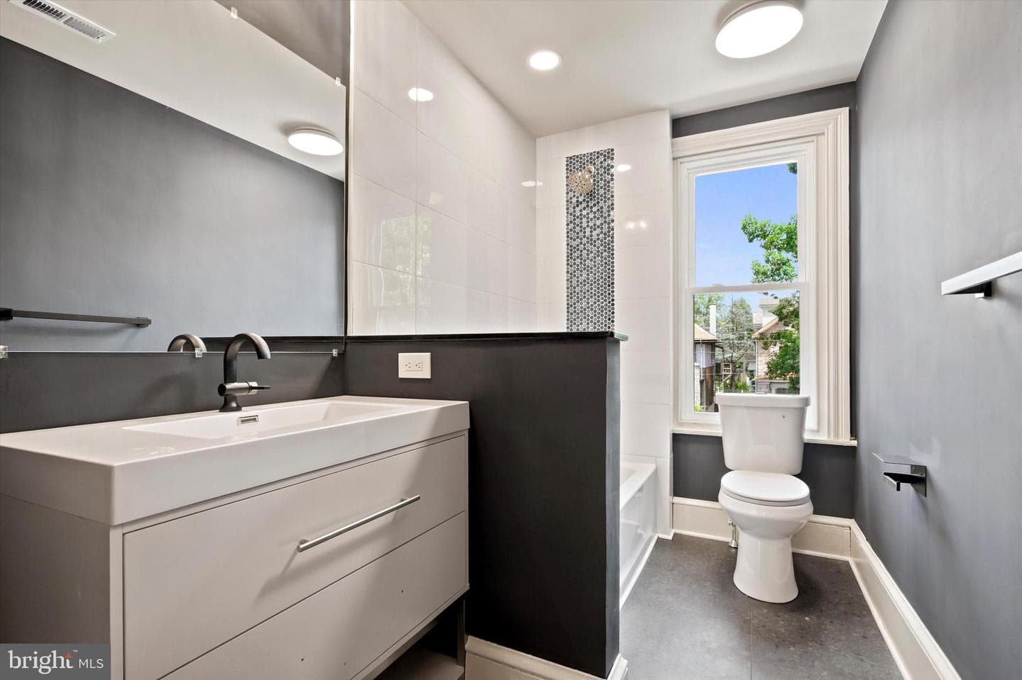 1040 E High Street photo 23
