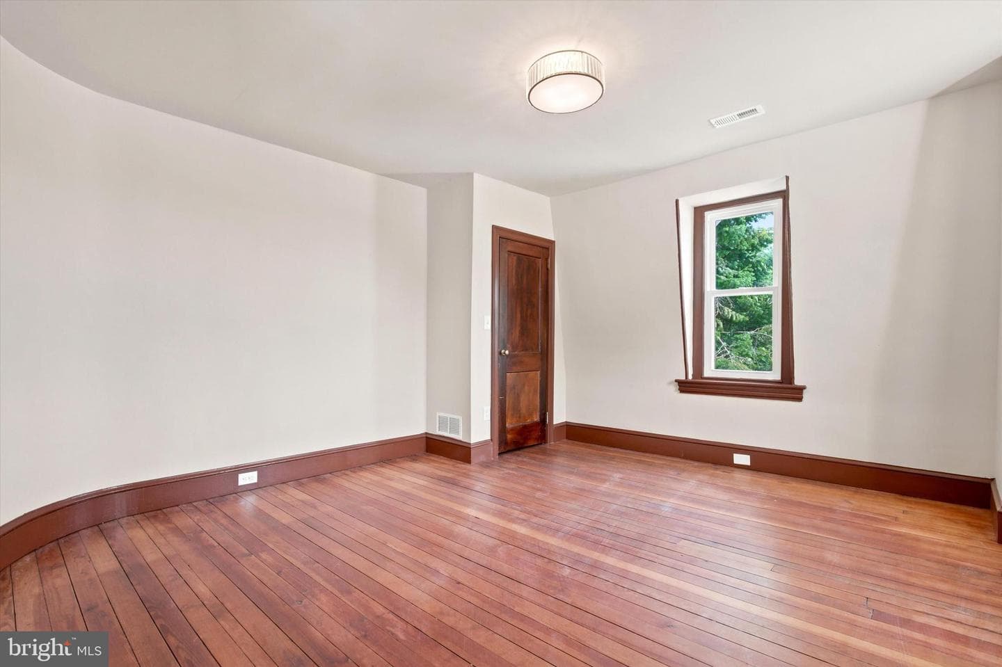 1040 E High Street photo 30