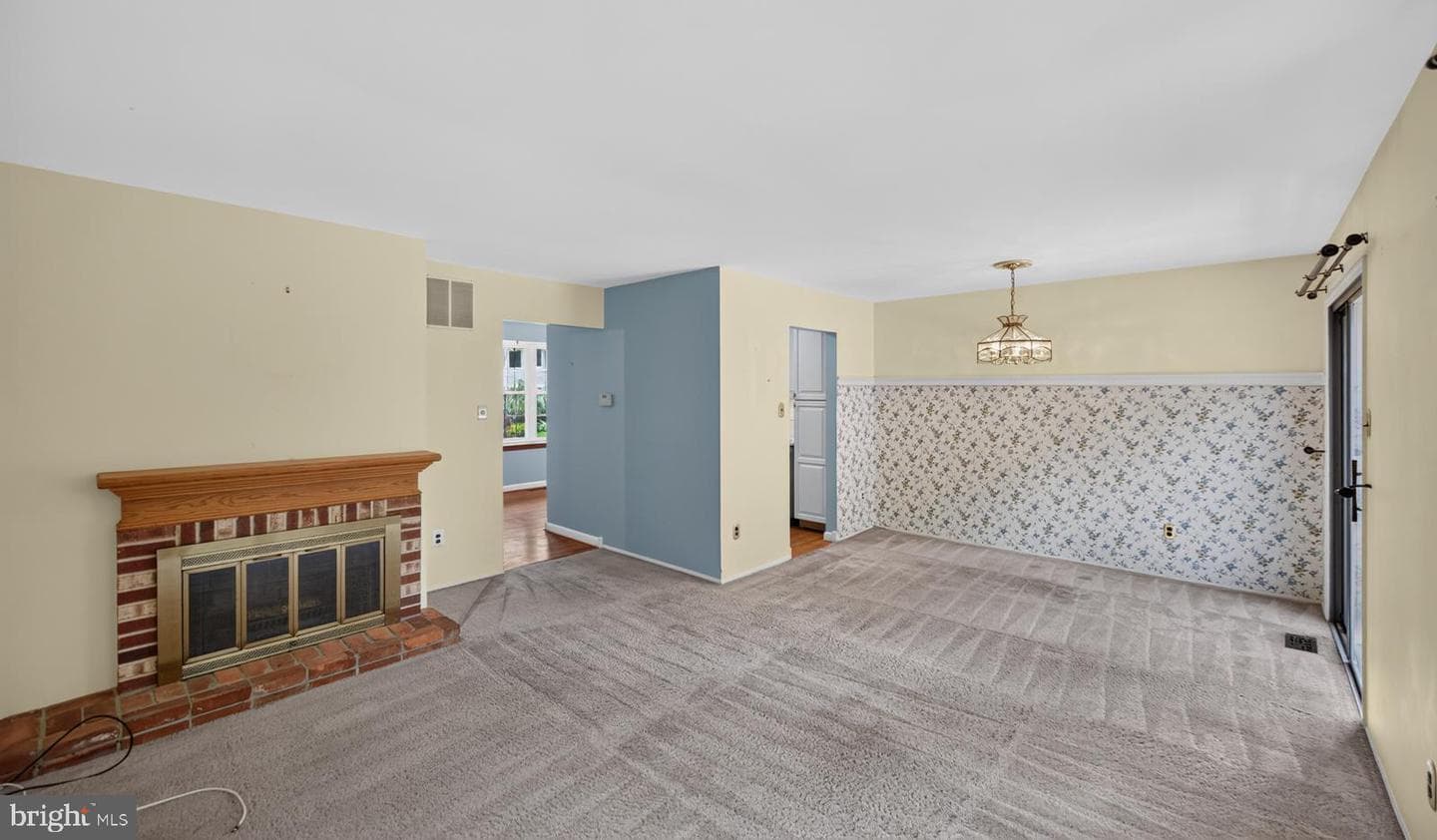 306 Livingston Court photo 10