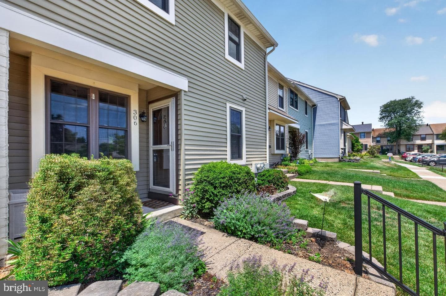 306 Livingston Court photo 2