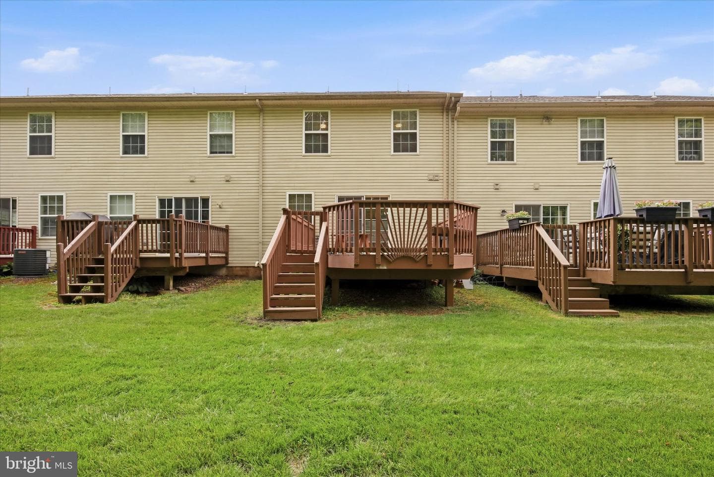 171 Vernon Court photo 32