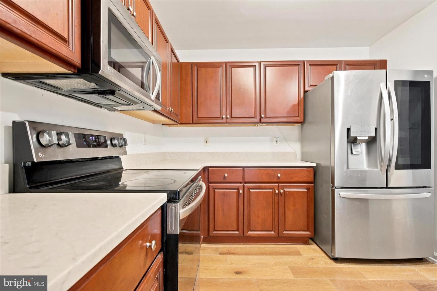 171 Vernon Court photo 5