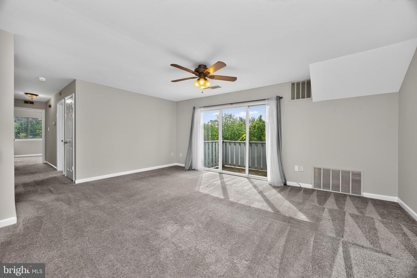 1016 Dogwood Court photo 4