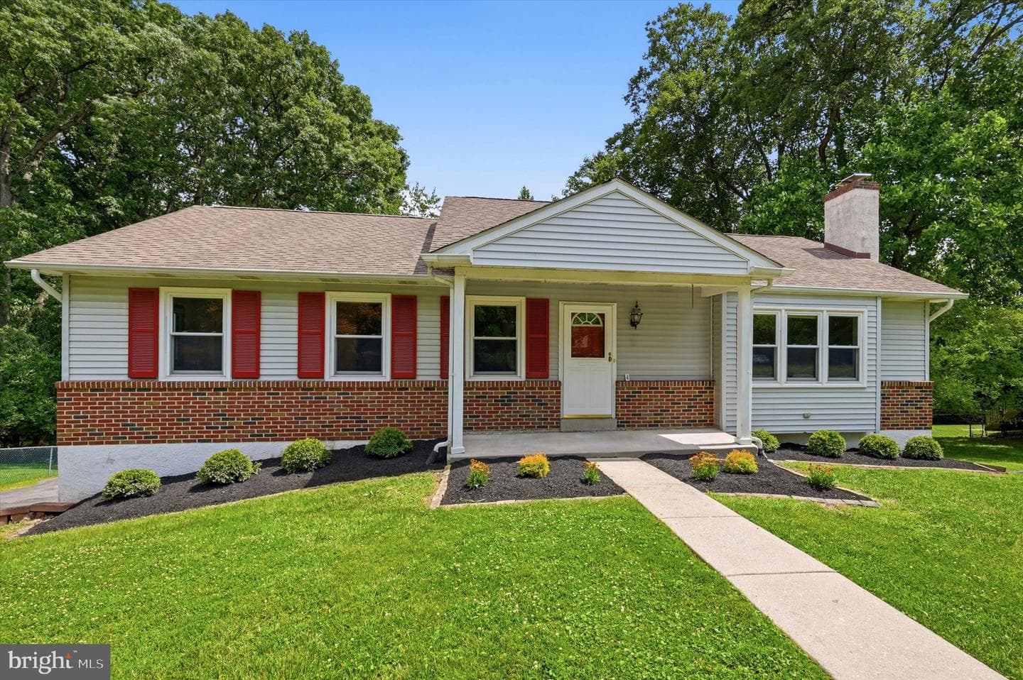 4 Locust Way photo 2