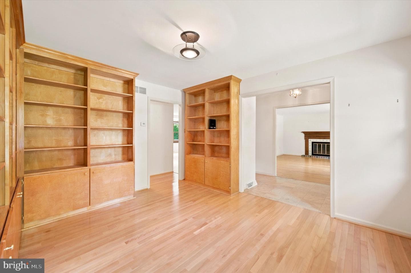 4 Locust Way photo 7