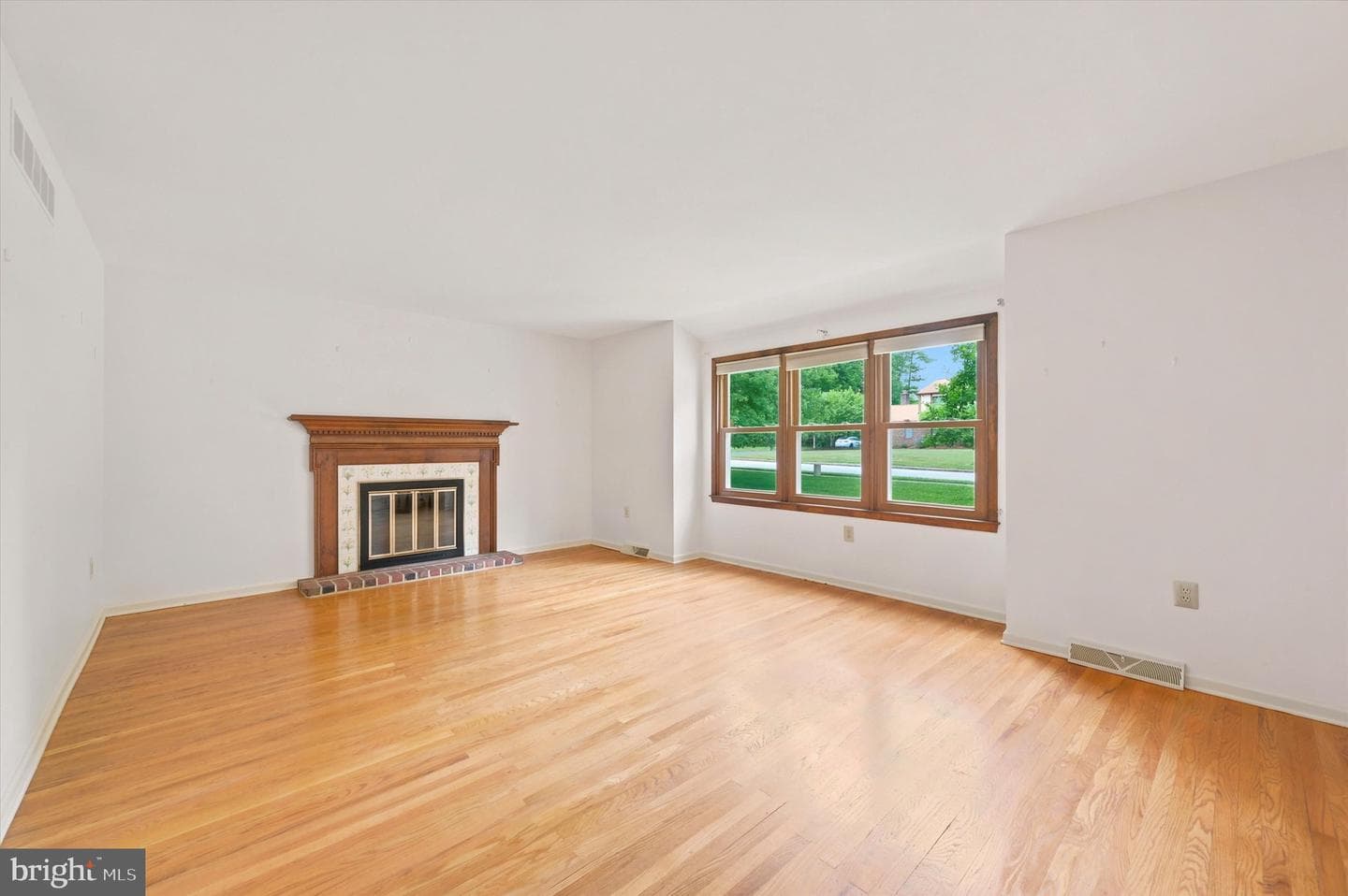 4 Locust Way photo 8