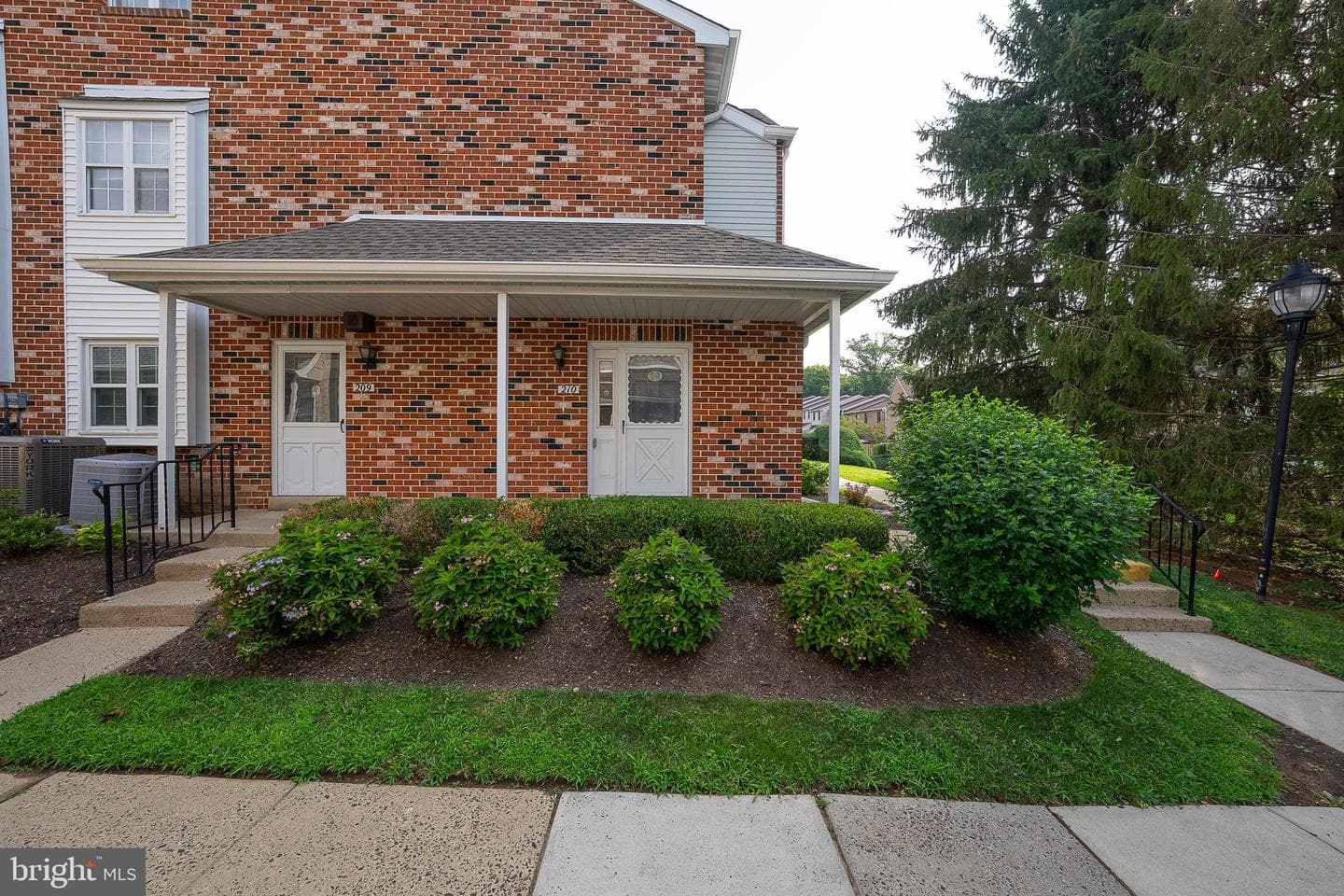 210 Glen Lane photo 3