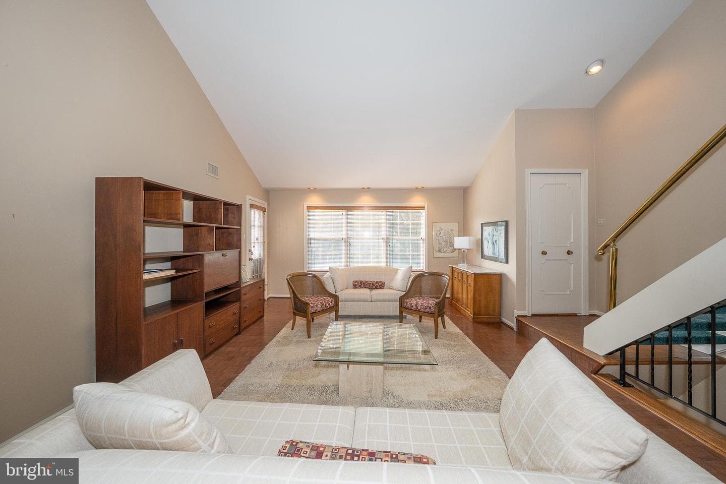 210 Glen Lane photo 4